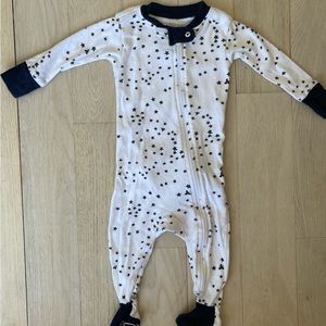 Burt’s bees zipper Footie with grip bottom. 3-6 month